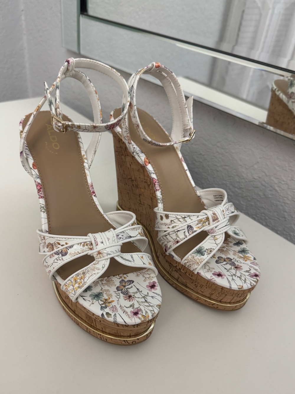 Aldo White and Butterfly Floral Cork Platform Wedges Pillow Walk  Comfort NWOB
